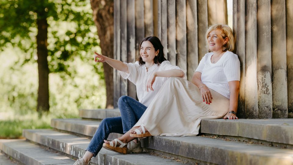 Leonie Humenda und Petra Pelz sind ein eingespieltes Team. Gemeinsam begleiten wir die Pflanzenreich-App und unsere Kundschaft – nah, verlässlich und mit echter Leidenschaft für Pflanzen.